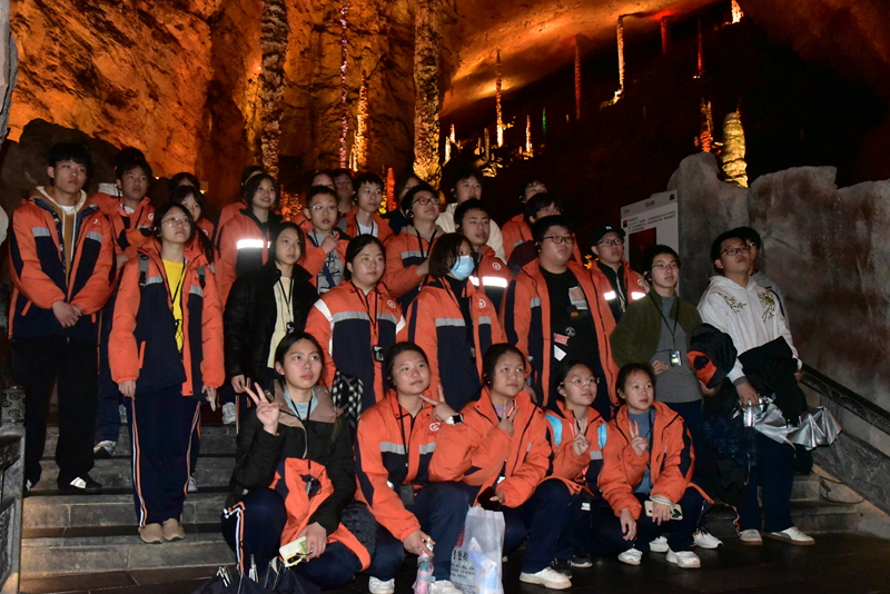 地質(zhì)奇觀與非遺共繪成長畫卷，黃龍洞景區(qū)迎來冬季研學(xué)游熱潮